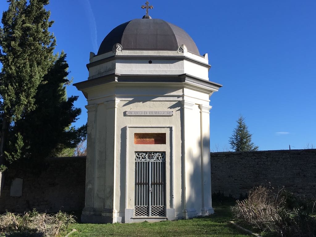 Raffaele Paolucci's tomb, Orsogna (2).JPG
